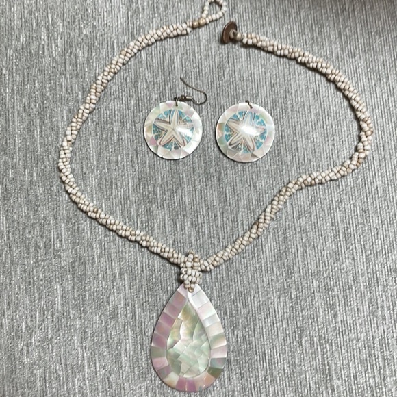 Fun summer necklace and matching earrings - Picture 2 of 2